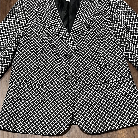 New York & Company Geometric Black and White Blazer - Picture 6 of 9